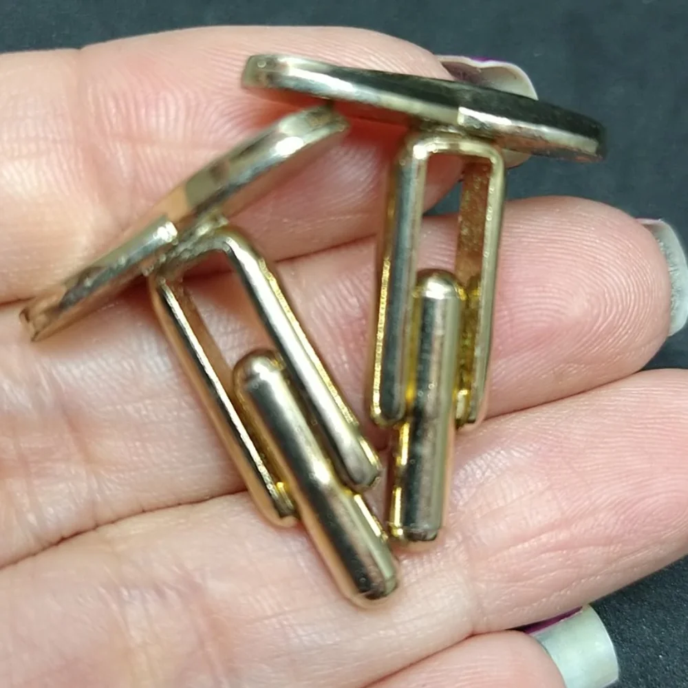Authentic Vintage goldtone cufflinks infinity symbol